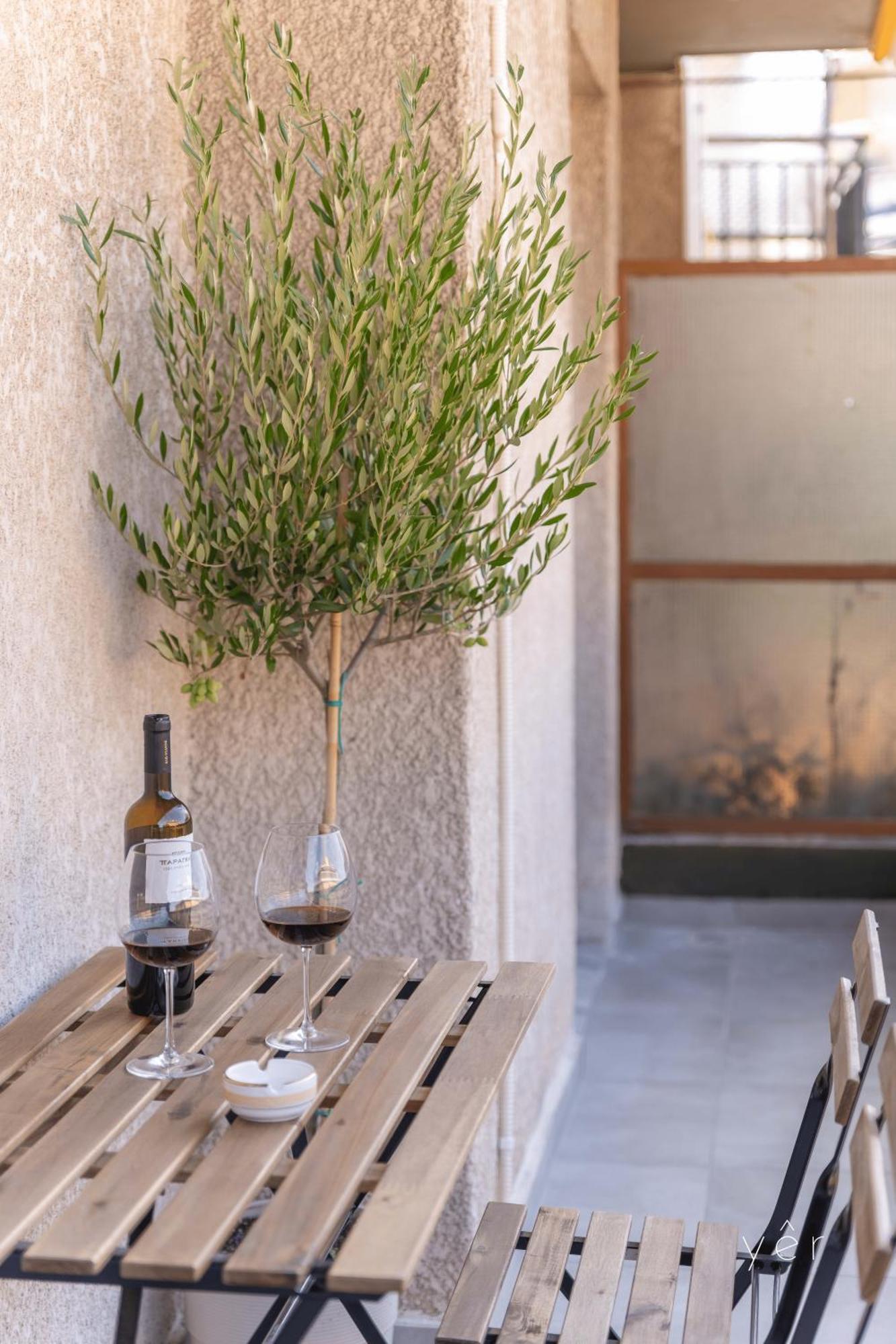 Modern Mythic Flat With Greek-Inspired Artistic Apartment Athens Ngoại thất bức ảnh